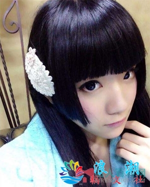 青井草莓人物照片