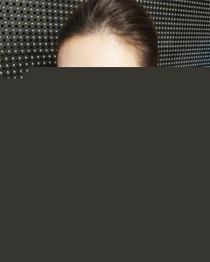 小峰由衣人物照片