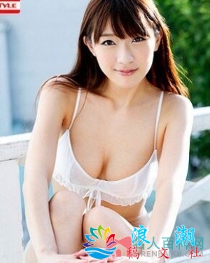 小泉菜穗人物照片