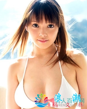 爱叶里莉人物照片