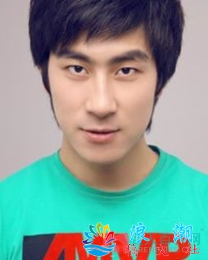 李俊苇人物照片