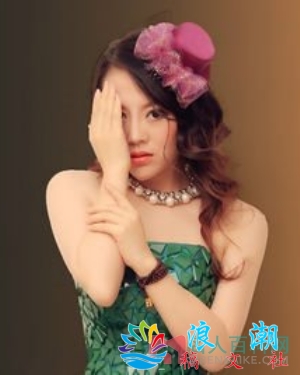 高翊菲人物照片