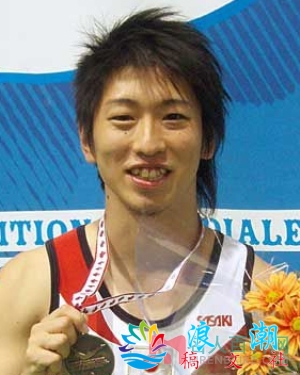 上山容弘人物照片
