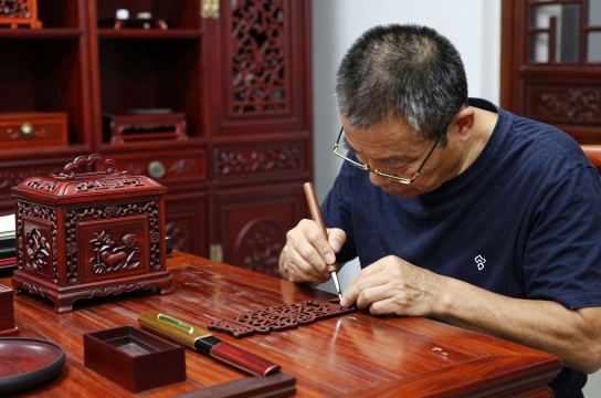 苏州红木雕刻-展庭百科汇