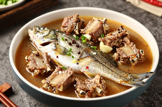 鲈鱼炖排骨