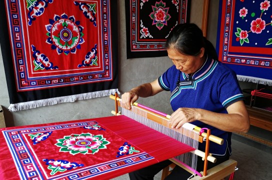 靖西壮锦是哪里的特产?_广西工艺品介绍-展庭百科汇