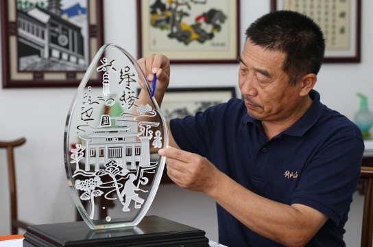 司保良玻雕