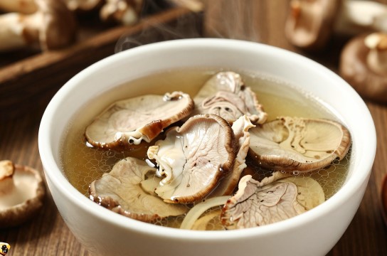 野生松菇肉片汤
