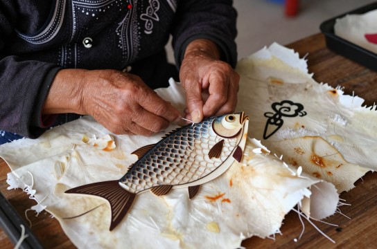 赫哲族鱼皮工艺品