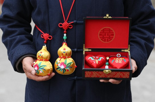 满族荷包-展庭百科汇
